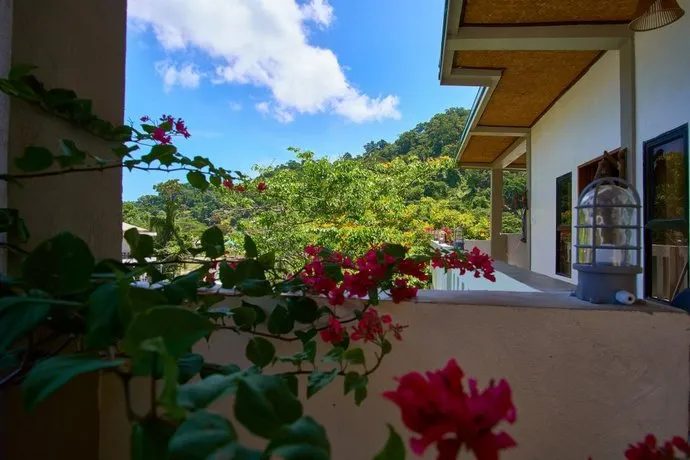 Amakan Bed Bunk Breakfast - Image 1