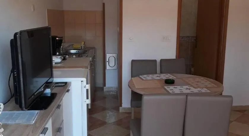 Apartments Ella Liznjan - Image 1