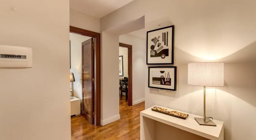 Trevi Chic Apartment - Image 1