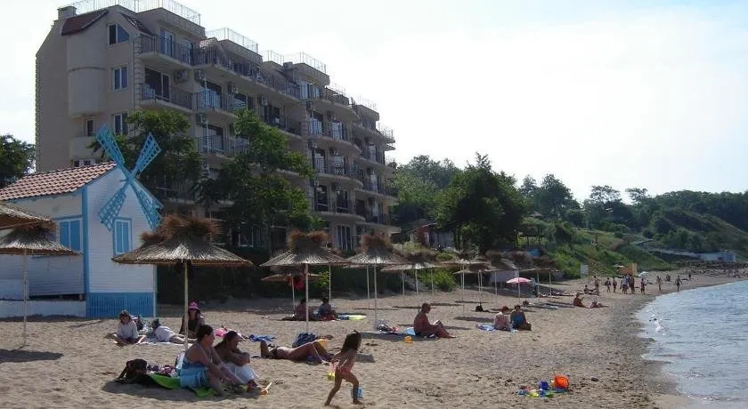 Villa Lazuren Bryag 2 - Image 1