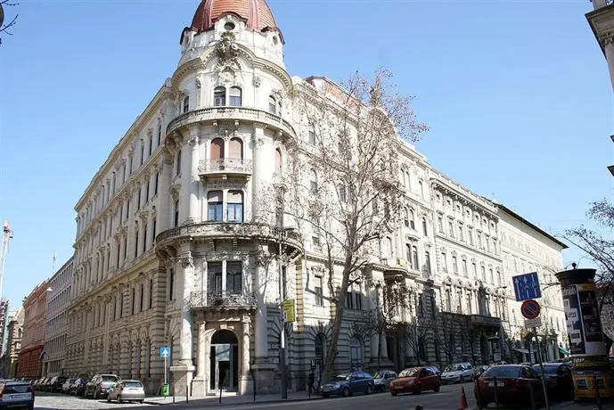 Central Market Apartments - Image 1