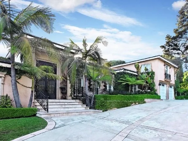 Beverly Hills Fab Estate - Image 1