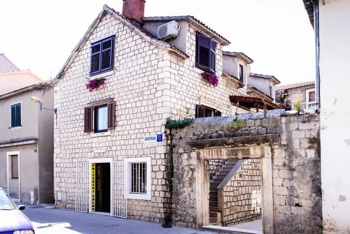 Holiday Home Old house Kastel Novi - Image 1