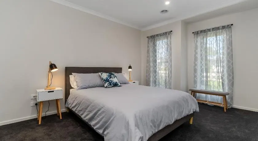 Brand New and Beautiful - Rosebud Holiday Home - Image 1