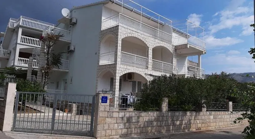 Apartments Bisevo - Image 1