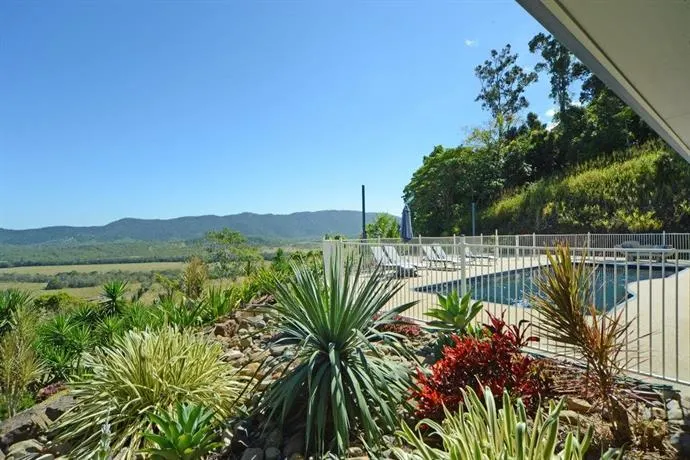 Kookaburra Lodge Whitsundays - Image 1