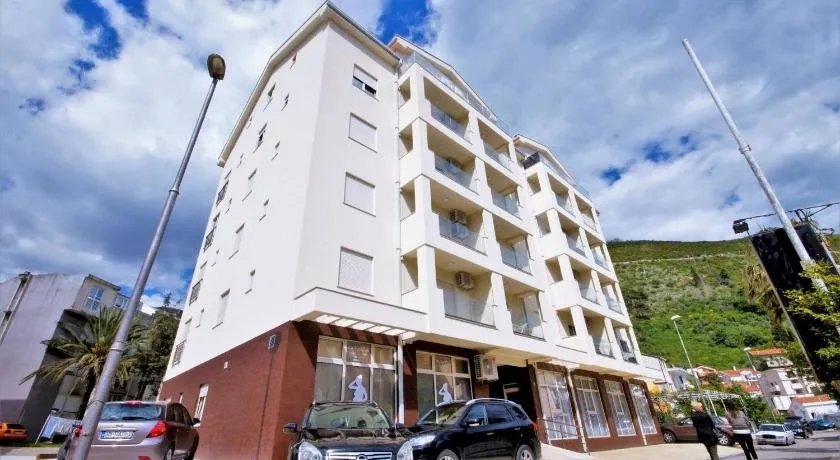 Lux Apartman Marina - Image 1
