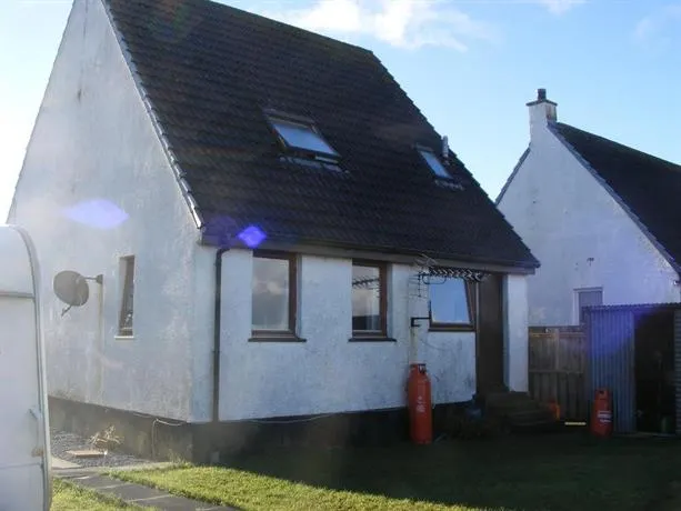1 Willows Road - Image 1