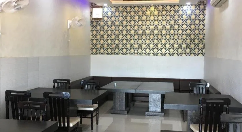 Roop Shree Hotel - Image 1