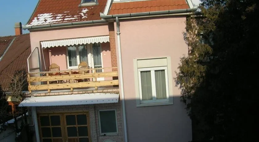 Dombai Apartman - Image 1