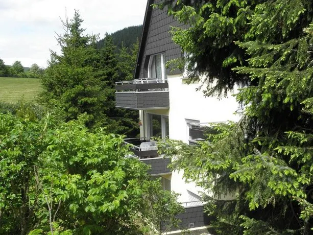 Ricken House WHG La Rose - Image 1