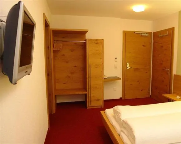 Collina Hotel & More - Image 1