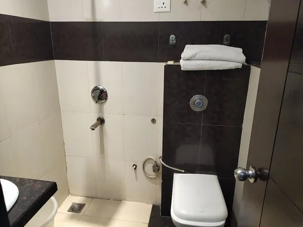 Hotel Anand Retreat - Image 1