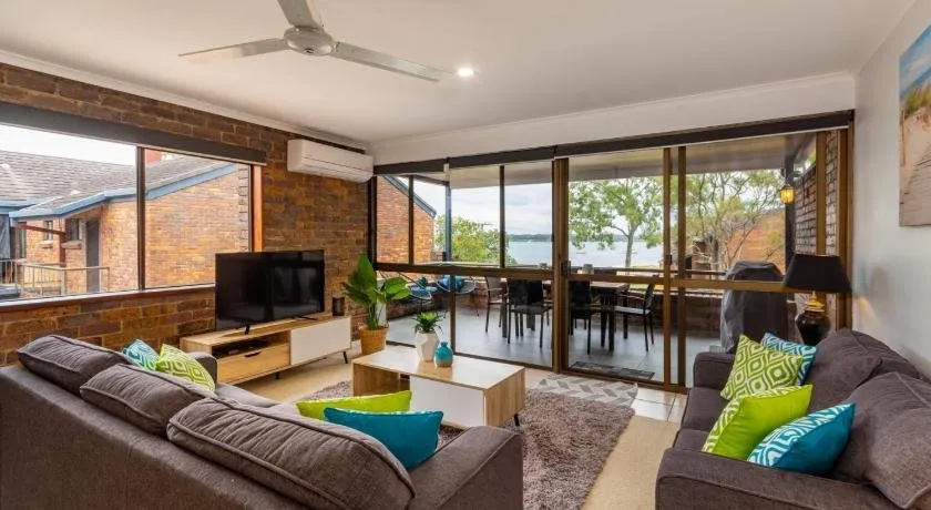 Spacious Family Unit With Incredible Views. - Image 1