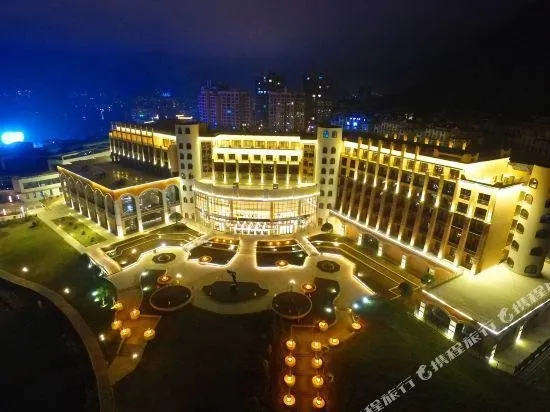 Island International Hotel - Image 1