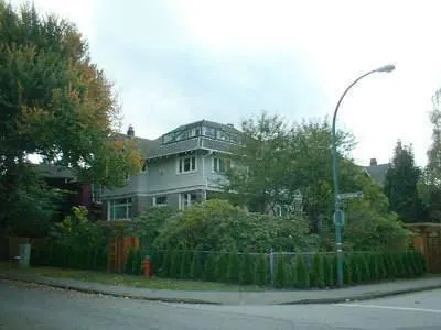 Kitsilano Garden Suites - Image 1