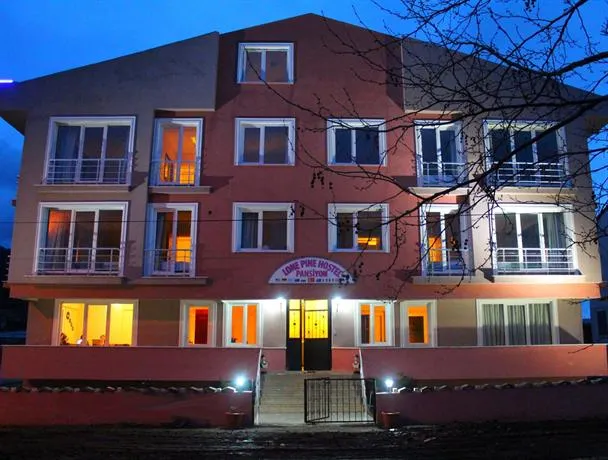 Lone Pine Hostel - Image 1