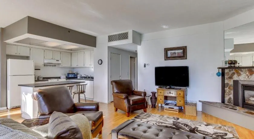 Family-friendly house with sauna, pool & garden | Mountain view | Close to the beach - Image 1