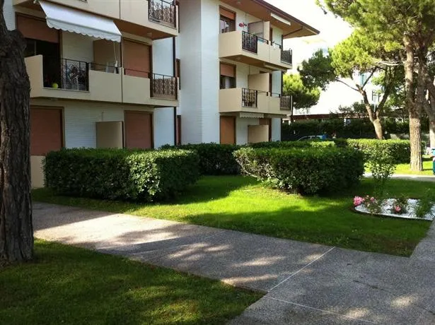 Residence Garden - Image 1