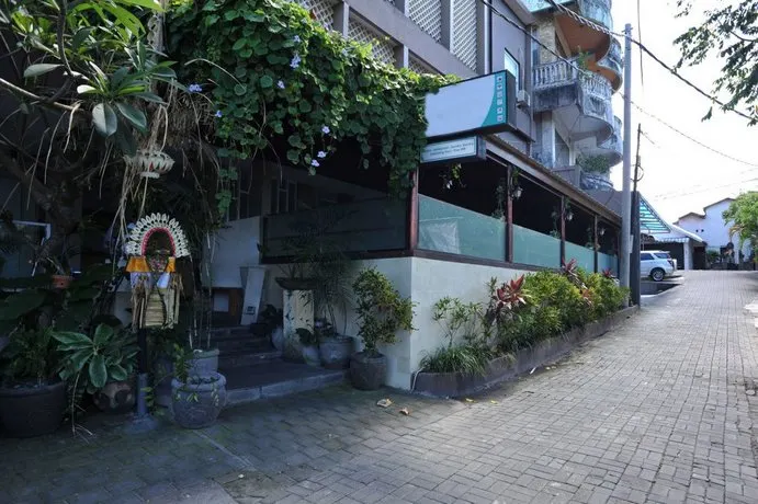 Airy Legian Batu Pageh Gang Melan Kuta Bali - Image 1