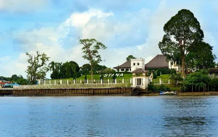 Roxy Hotel & Apartments - Image 1