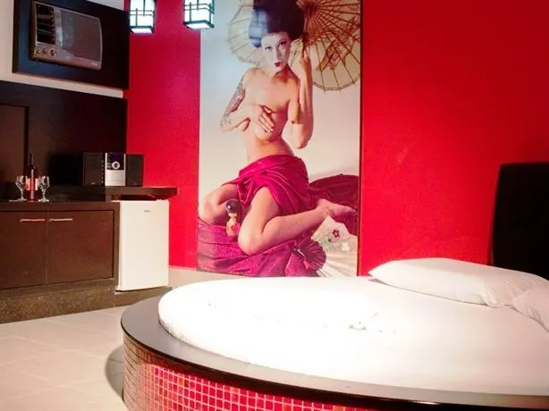 Motel Opium - Image 1