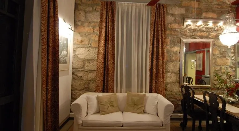 Central Athens Period House with Pool - Image 1