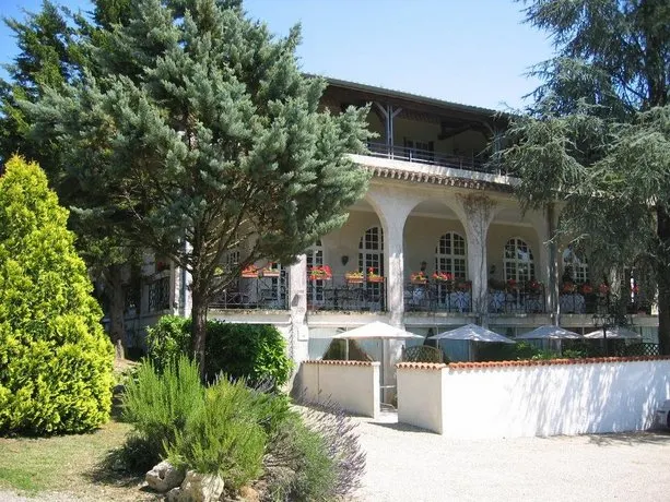 Logis Hotel Les Fleurs De Lees - Image 1
