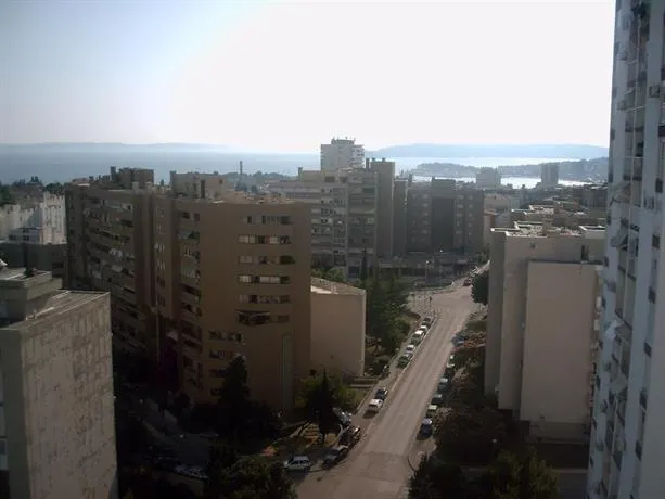 Skyview Rooms - Image 1