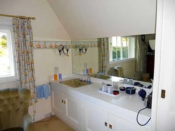 Mayertorne Cottage - Image 1
