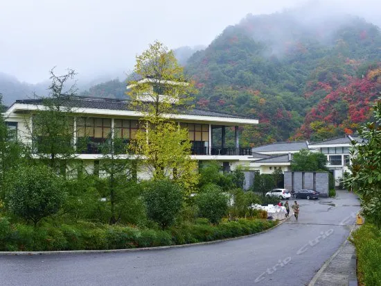 Yihe Funiu Shanju Hot Spring  Hotel - Image 1