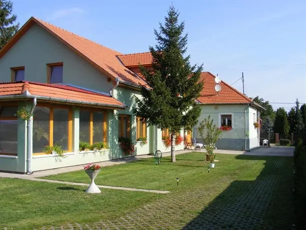 Tünde Vendégház - Image 1
