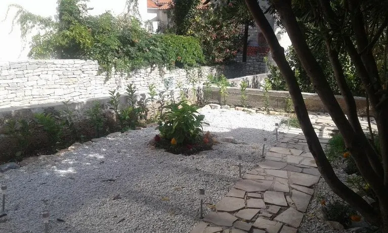 Leon's House - Image 1