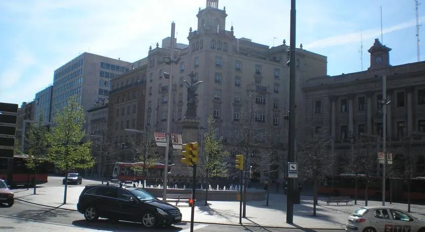 Apartamentos Plaza España Deluxe - Image 1