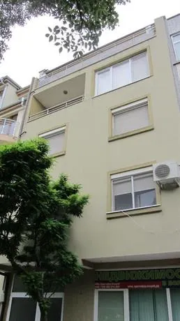 Mavrova Guest House - Image 1