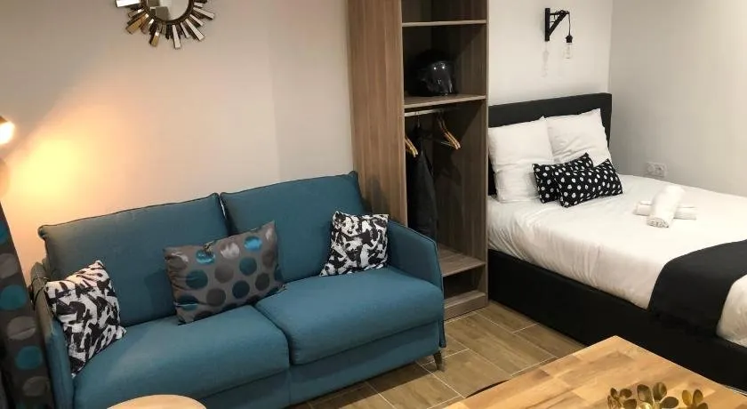 Tour Eiffel Apartment - Image 1