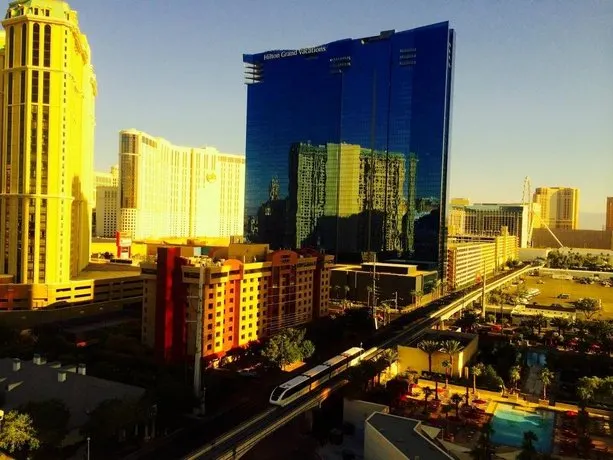DELUXE SUITES AT MGM SIGNATURE. - Image 1