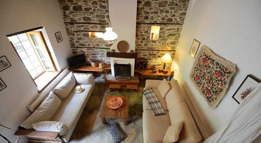 Aronia Stone House - Image 1