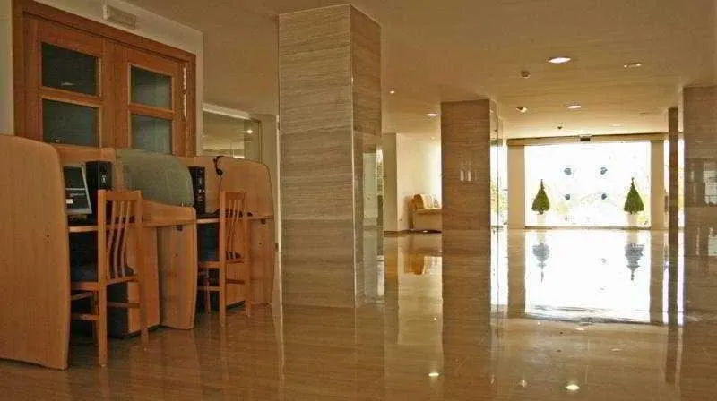 Apartamentos Pil-lari Playa - Image 1