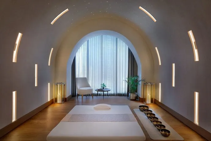 Renaissance Downtown Hotel  Dubai - Image 1