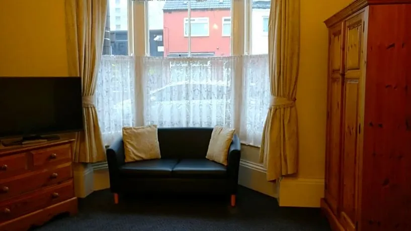 Cosgrove Guest House - Image 1