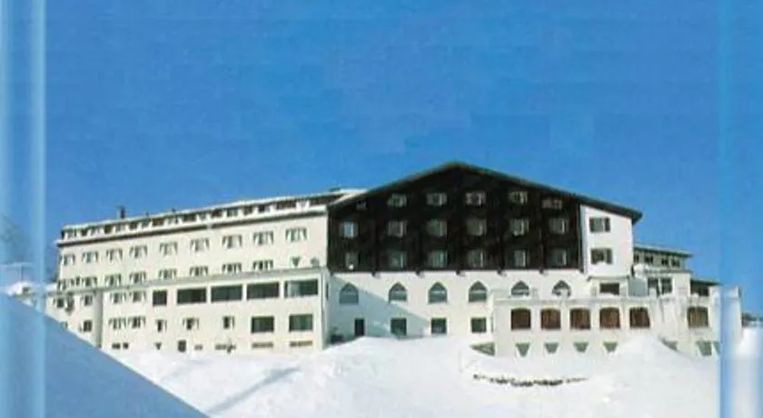 Hotel Passo Stelvio - Image 1