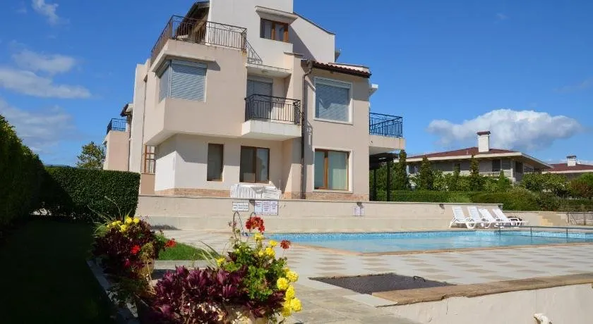 Sunrise Apartments - Image 1