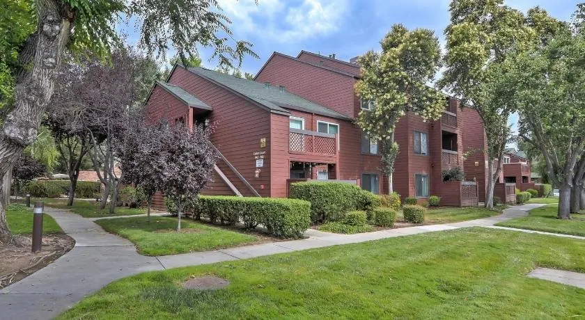 Cozy 2 bed 2 bath with AC, washer, dryer condo near Santana Row - Image 1