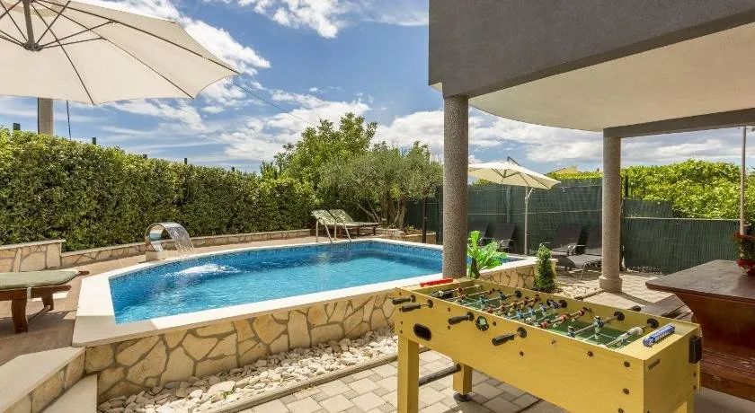 Wawe Lux Holiday Home with pool - Image 1
