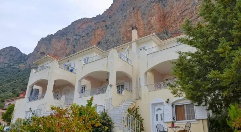 Red Rock and View Leonidio maisonette studio - Image 1