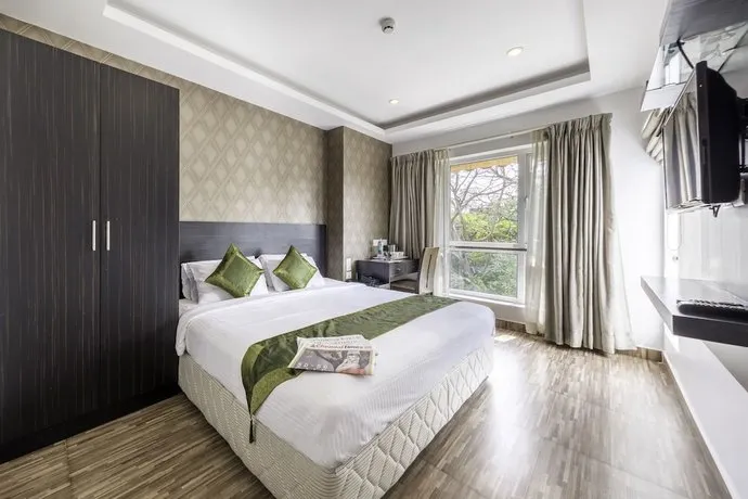 J's Five Two Boutique Hotel - Image 1