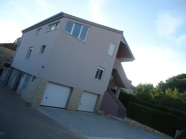 Familly Home Sikiric - Image 1