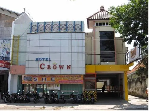 Crown Hotel - Image 1