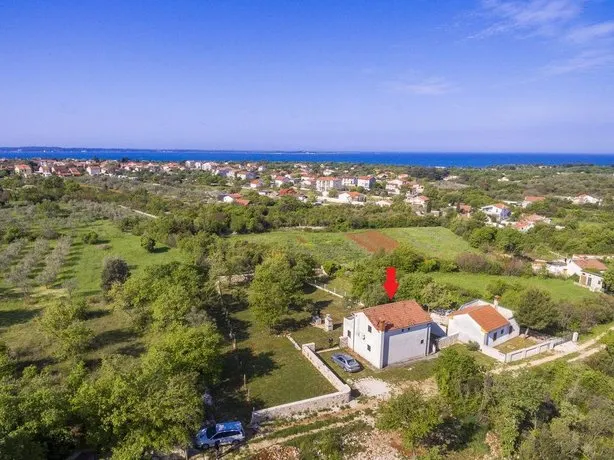 House AT - Image 1